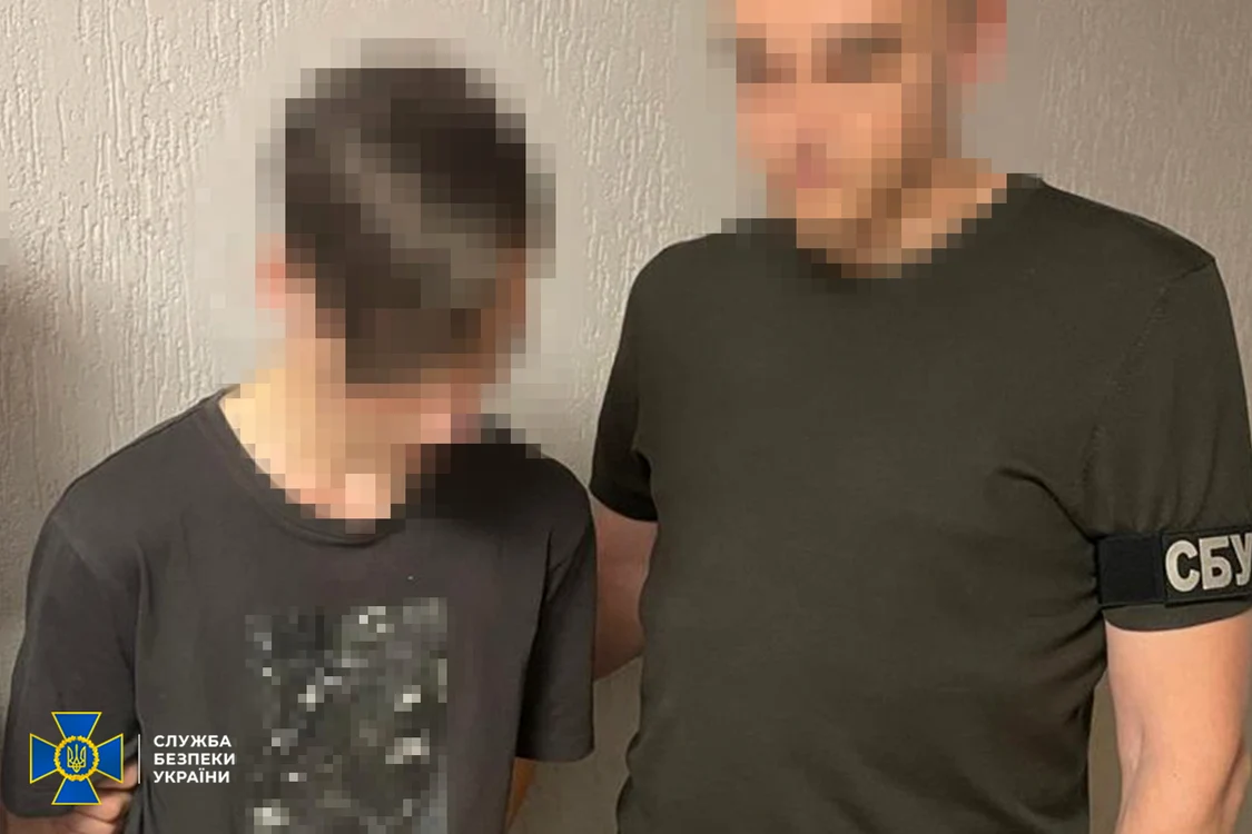 Tânărul de 18 ani a fost prins la o zi după bombardamente. FOTO: ssu.gov.ua