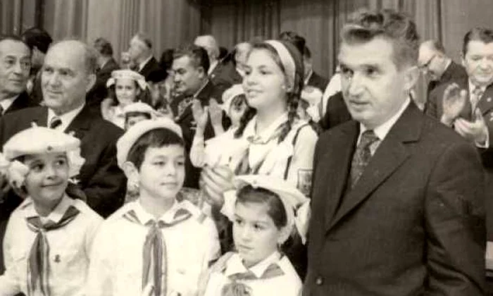 Ura contra şcolii în Epoca de Aur jpeg