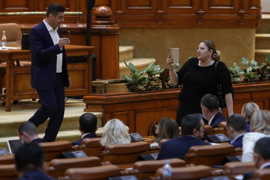Jigniri și amenințări de la tribuna Parlamentului. De ce s-au „încăierat” parlamentarii