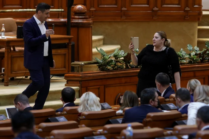 Aleșii din AUR-ul lui George Simion au făcut iar scandal în Parlament FOTO Inquam