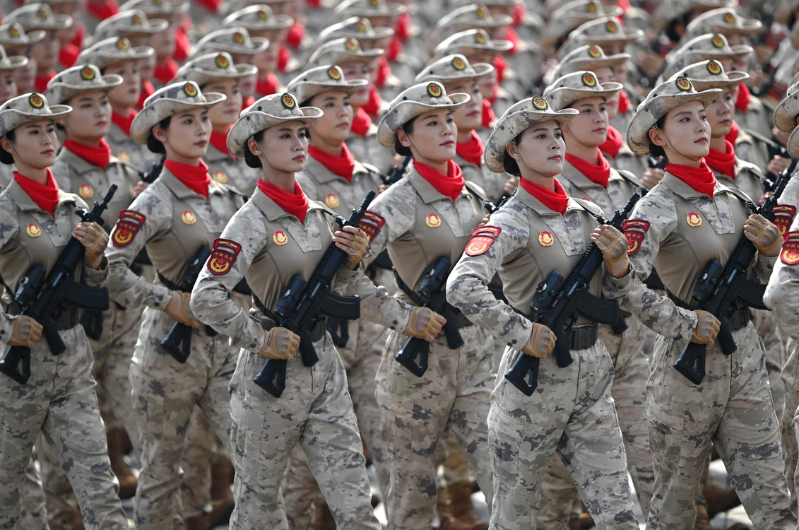 Femei din miliția chineză au participat la parade de Ziua Victoriei (Foto: Profimedia)