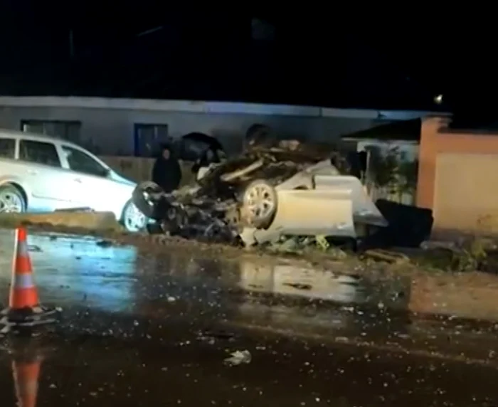 Accidentul s-a produs în condiții de ploaie torențială și drum alunecos. FOTO: Captură Video