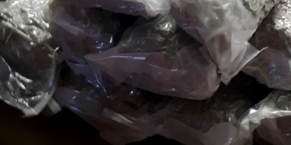 Droguri de mare risc şi alte bunuri confiscate în urma unui operaţiuni care a vizat destructurarea unui grup infracţional dezvoltat în patru judeţe Foto DIICOT