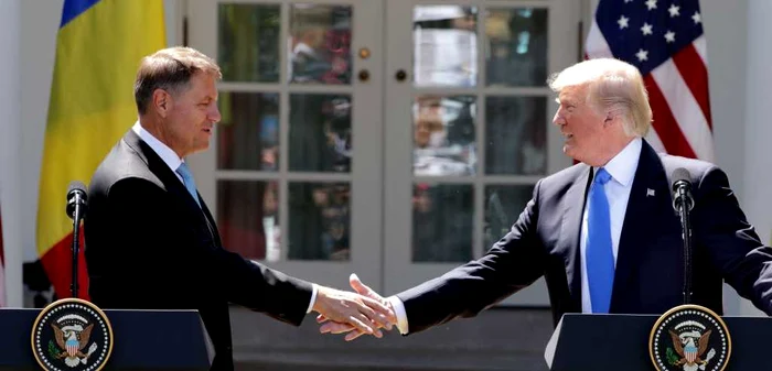 Klaus Iohannis şi Donald Trump îşi strâng mâna în Rose Garden, la Casa Alba FOTO FOTO Guliver/ Getty Images /Chip Somodevilla