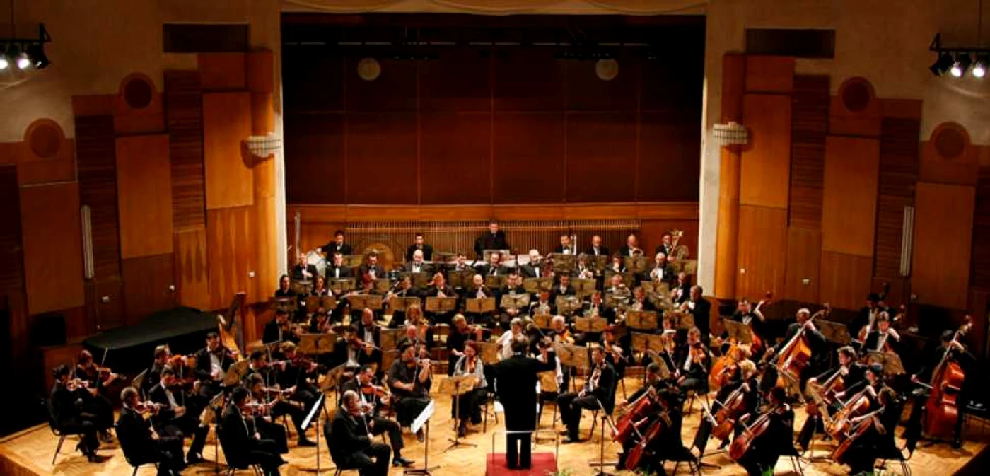 Filarmonica „Mihail Jora” concertează la Piatra Neamț