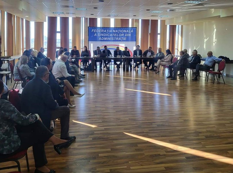 Proteste spontane ale angajaților, încurajate de liderul Federației Naționale a Sindicatelor din Administrație 