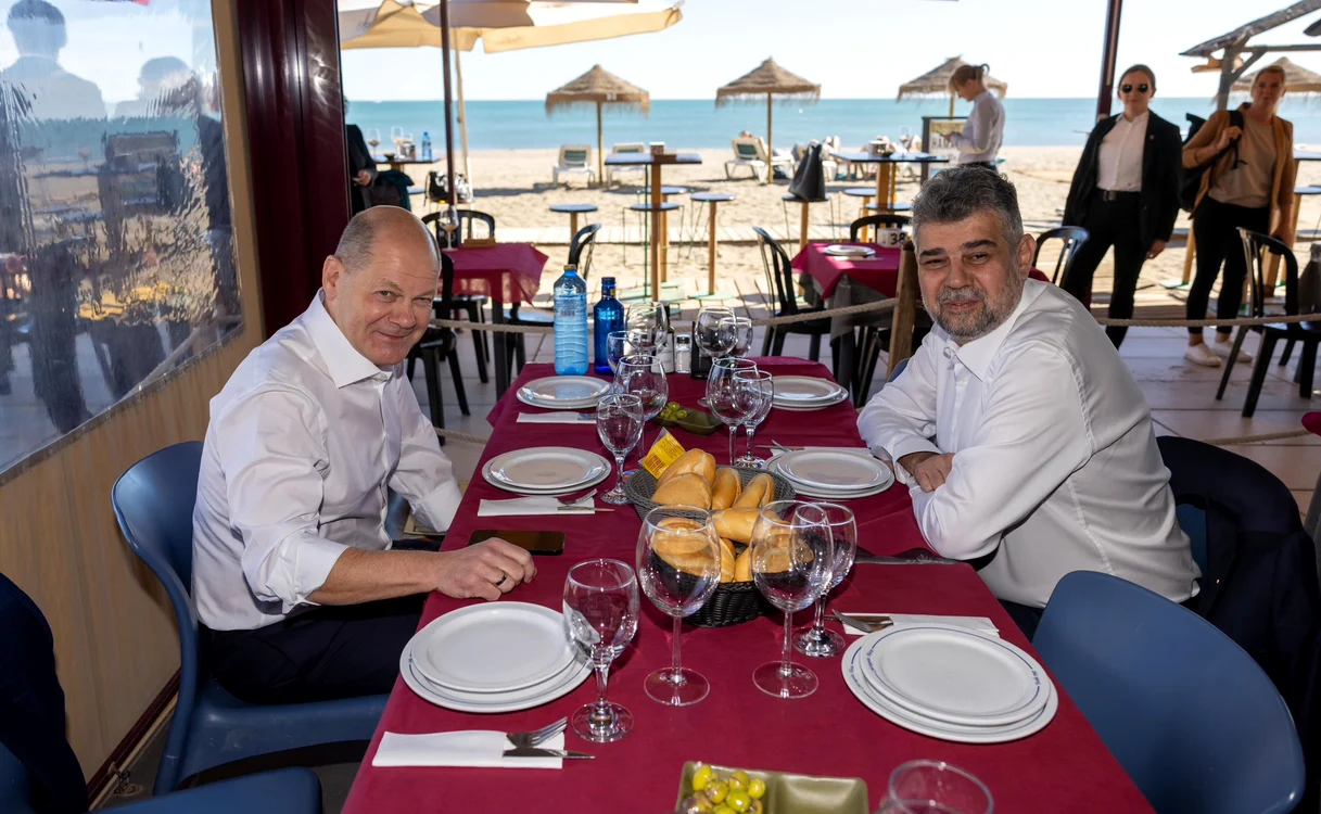 Premierul a luat masa cu Olaf Scholz, cancelarul Germaniei FOTO Marcel Ciolacu / Twitter