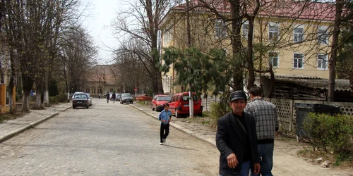 Spitalul din Bălceşti, tranformat în azil, ar putea să îşi reia vechea vechea utilitate, prin HG