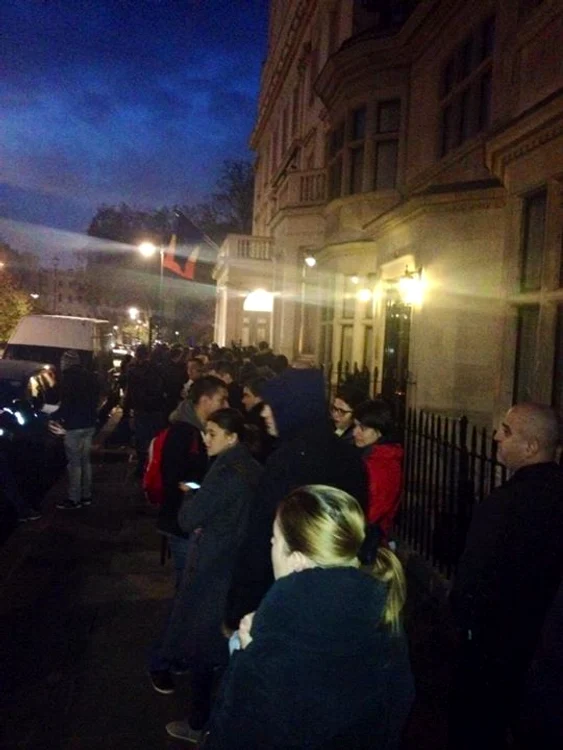 Românii votează la Institutul Cultural Român de la LondraFoto: Facebook/Irina Mnohoghitnei