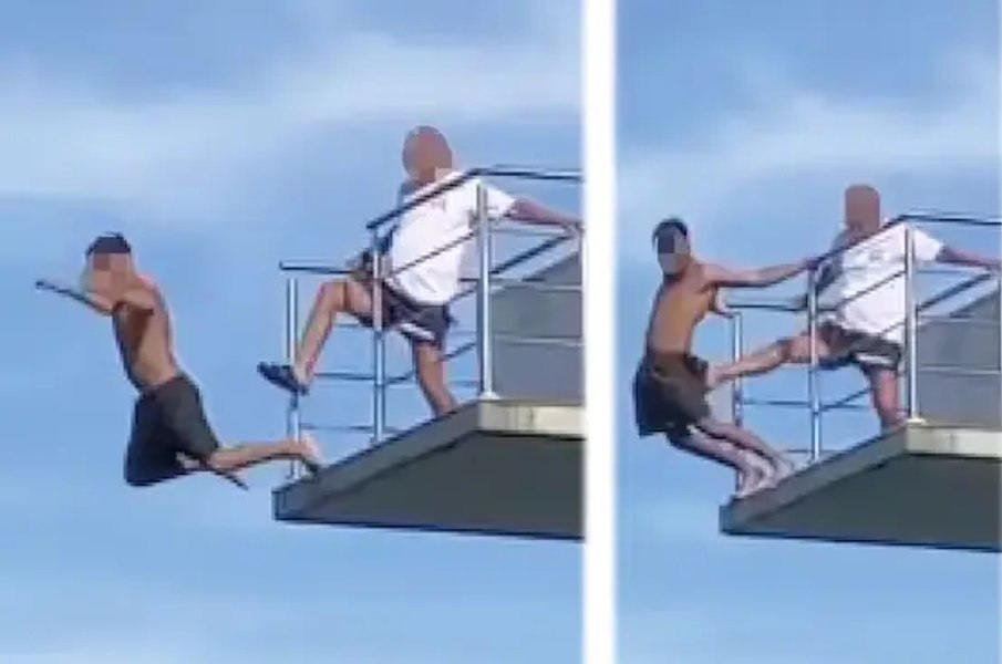 Momentul șocant în care un salvamar împinge cu piciorul un tânăr într-un bazin de înot VIDEO
