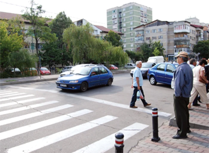 Slătinenii, în pericol  pe trecerea de pietoni