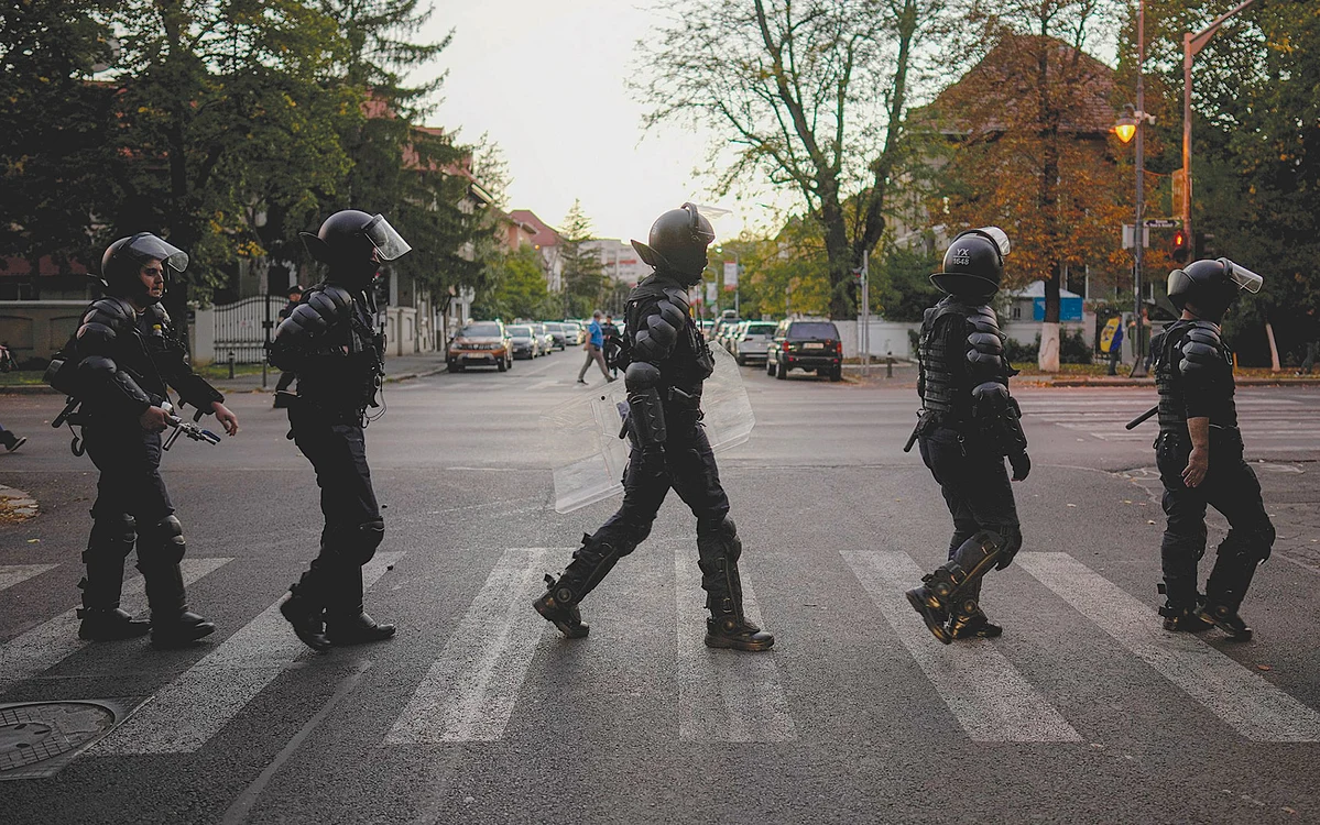 Poliţiştii din toată lumea îi caută şi pe infractorii români. FOTO: Profimedia