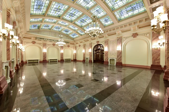 Palatul BCR va fi transformat într-un hotel de lux. Foto: Facebook/Nicușor Dan