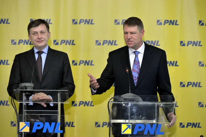 Crin Antonescu l-a cooptat pe Klaus Iohannis în rândurile liberalilor FOTO: Mediafax