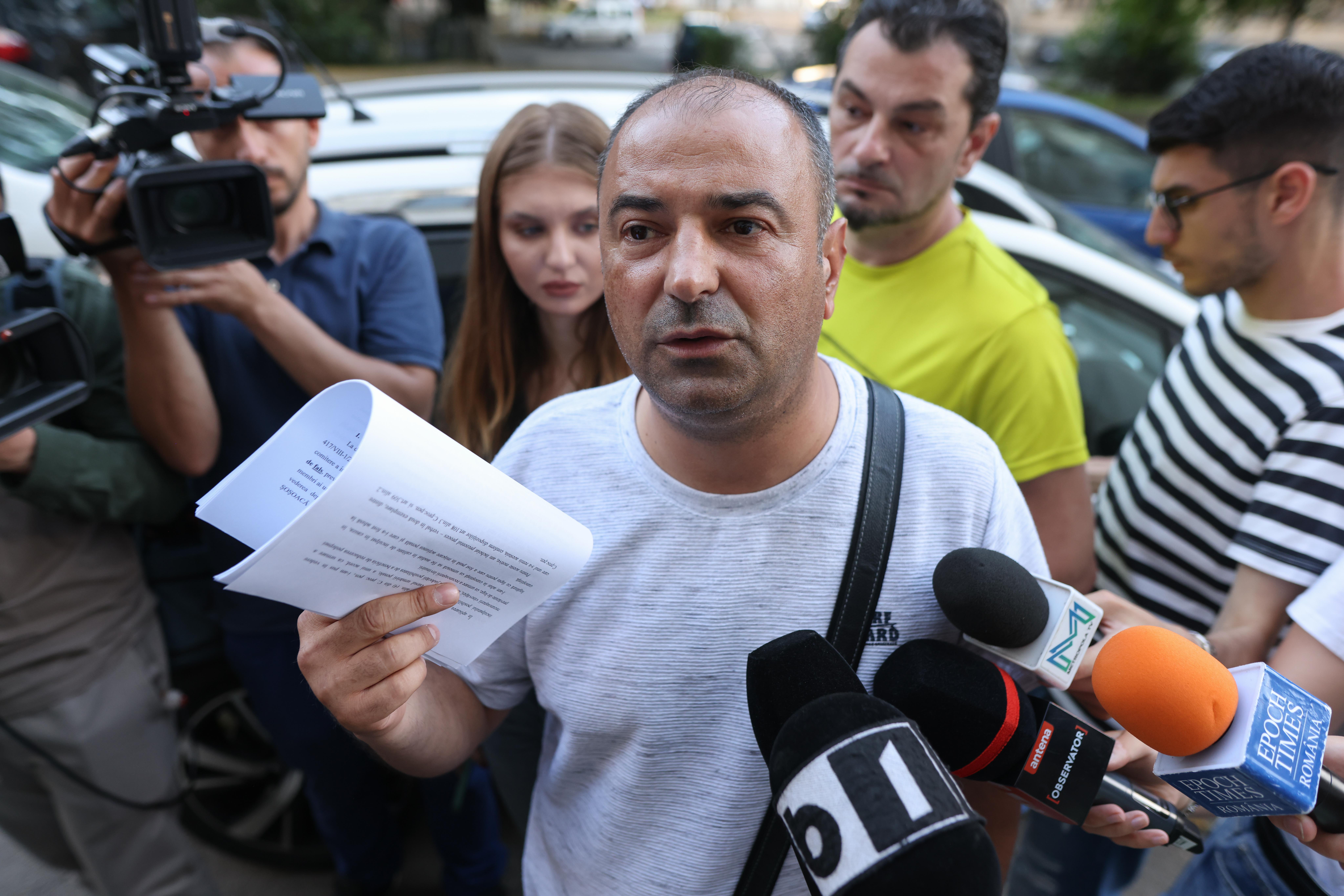 Silvestru Sosoaca paraseste sediul Parchetului General din Bucuresti  Foto Inquam Photos  George Calin (2) jpg