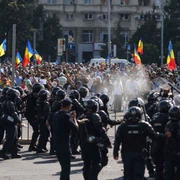 Ciocniri violente între forțele de ordine, fermieri și reprezentanți ai mișcărilor suveraniste, în București. FOTO Inquam Photos / George Călin