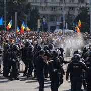 Ciocniri violente între forțele de ordine, fermieri și reprezentanți ai mișcărilor suveraniste, în București. FOTO Inquam Photos / George Călin