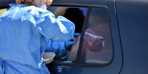 Centru drive - thru - vaccinare direct în maşină Foto Inquam Photos - Cristi Vescan