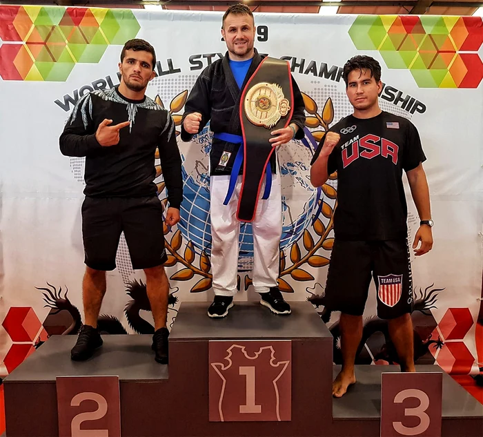 Cătălin are deja colecţie de centuri mondiale acasă