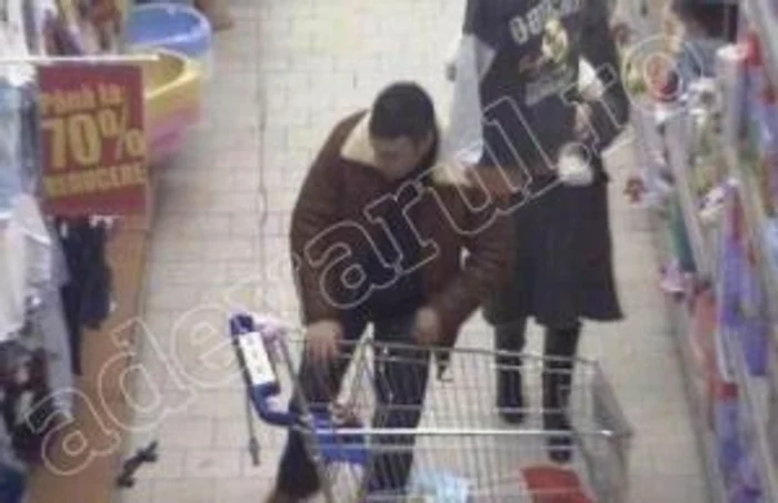 Roland Filipescu, ofiţer la DGA Bacău, surprins la furat