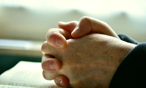 pray 2558490 640 jpeg