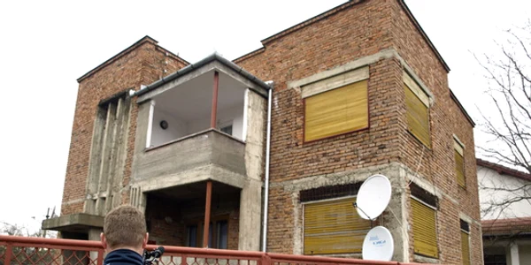 Profesorul nu a putut fi găsit la locuinţa lui din Vaţa de Jos