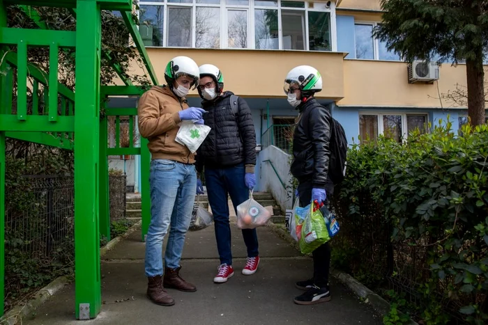 Studenții din toată țara s-au mobilizat să ajute persoanele vulnerabile, cărora le fac cumpărăturifoto: ascb.ro