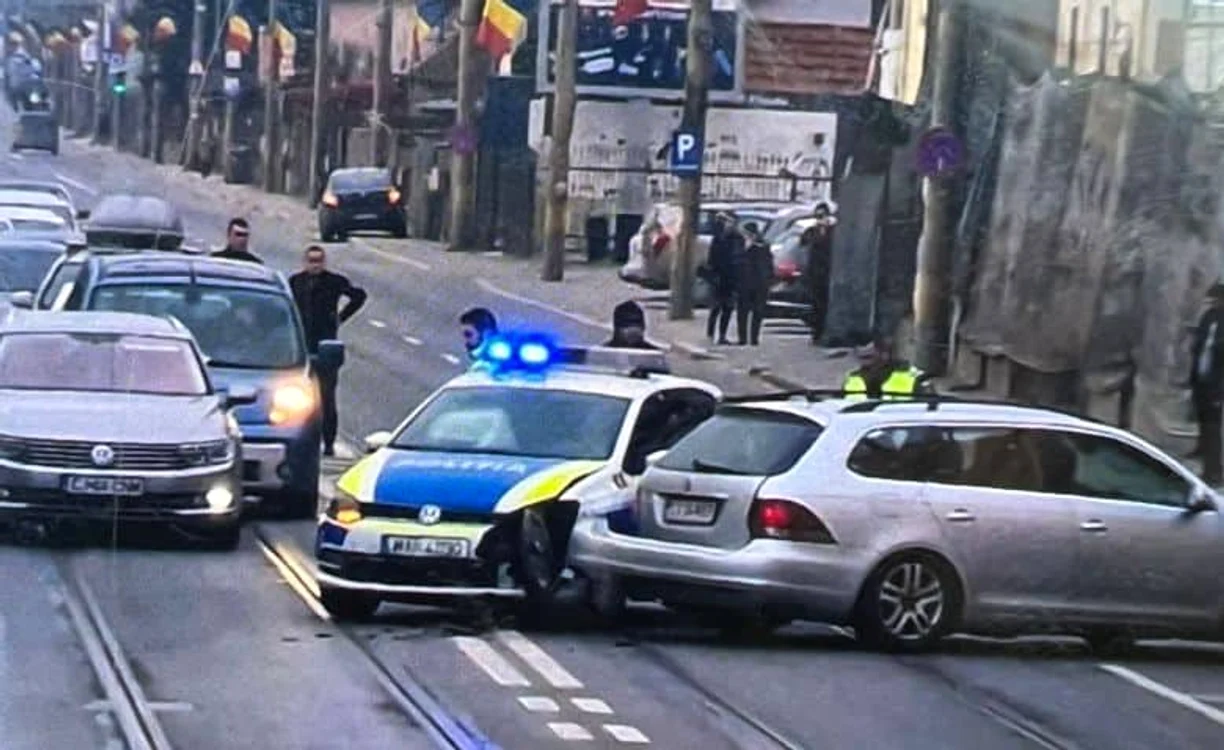 Mașină a Poliției implicată într-un accident FOTO Cluj 24