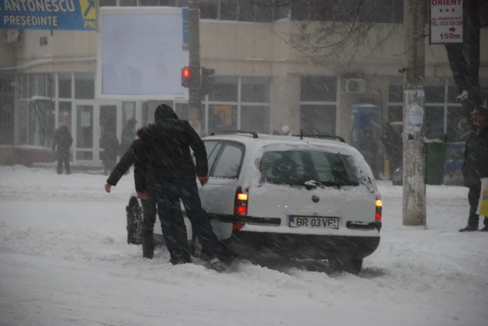 Iadul alb continuă să stăpânească oraşul