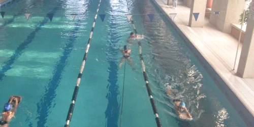 Lucrările de reparaţii la piscină, întârzie