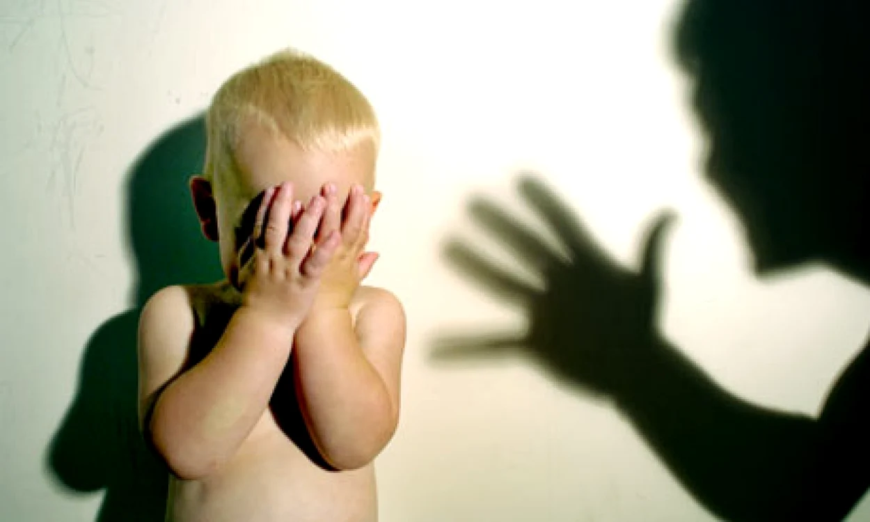 Pedepsirea copiilor nu face decât să înrăutăţească un comportament negativ, pentru că pedepsele dezvoltă furie şi o atitudine defensivă, au dovedit studii recente. FOTO lifeasahuman.com