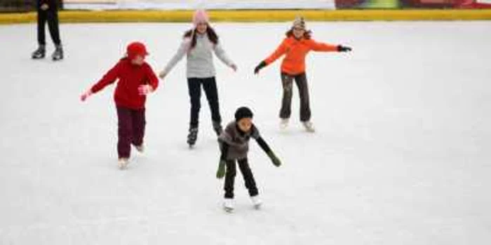 Patinoarele sunt deschise zilnic, începând cu ora 10.00