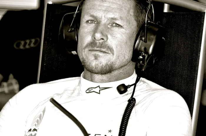 
    Felix Baumgartner a visat de mic să zboare ”printre nori”.foto: Facebook  