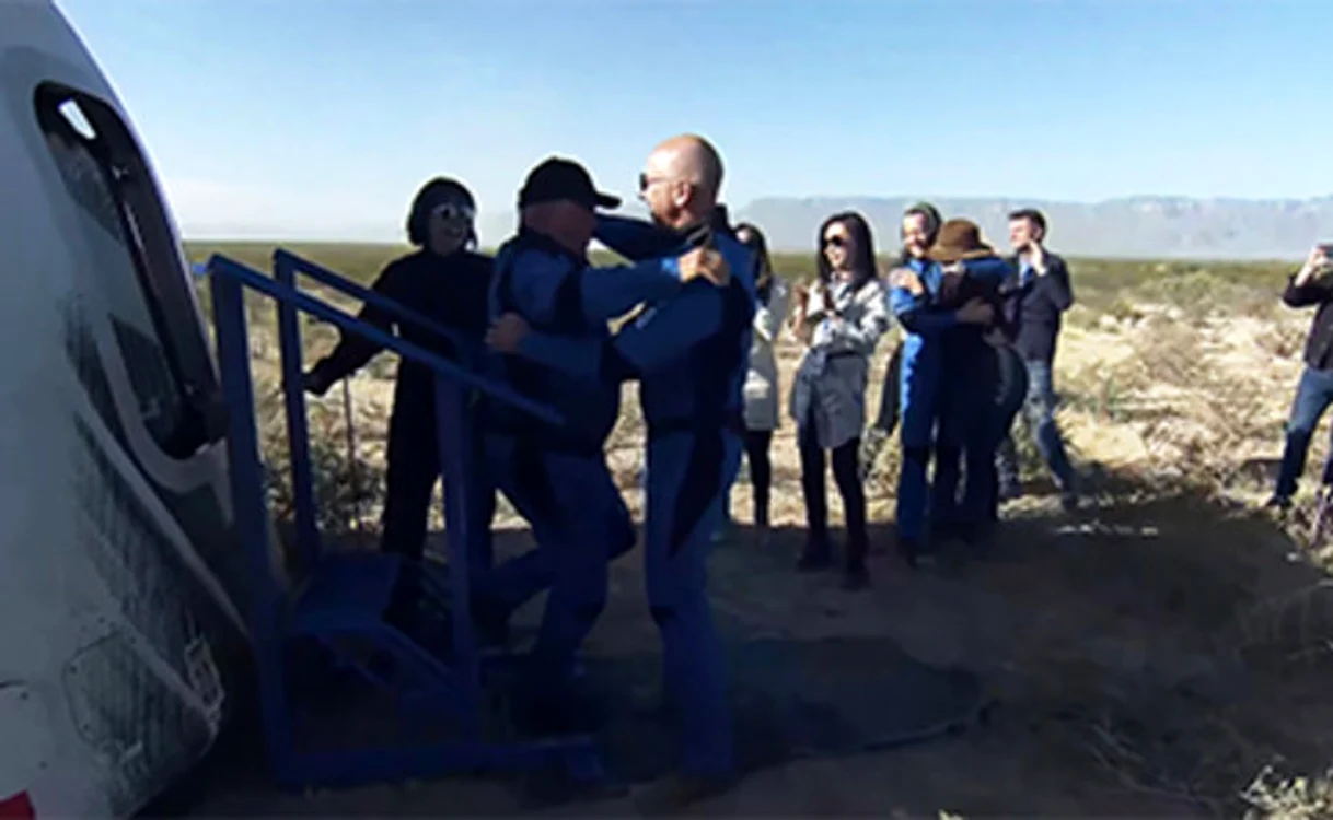 
    Capsula Blue Origin, la graniţa cu UniversulFotografii EPA-EFE  