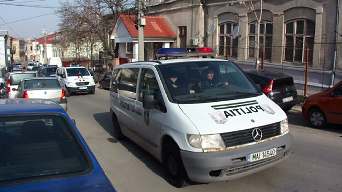 Suspecţii au fost aduşi pentru audieri la sediul DIICOT Slatina (FOTO: Mugurel Manea)