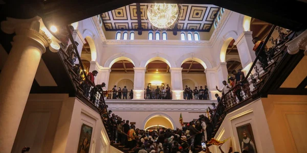 Protestatari in palatul prezeintial din Colombo FOTO EPA-EFE