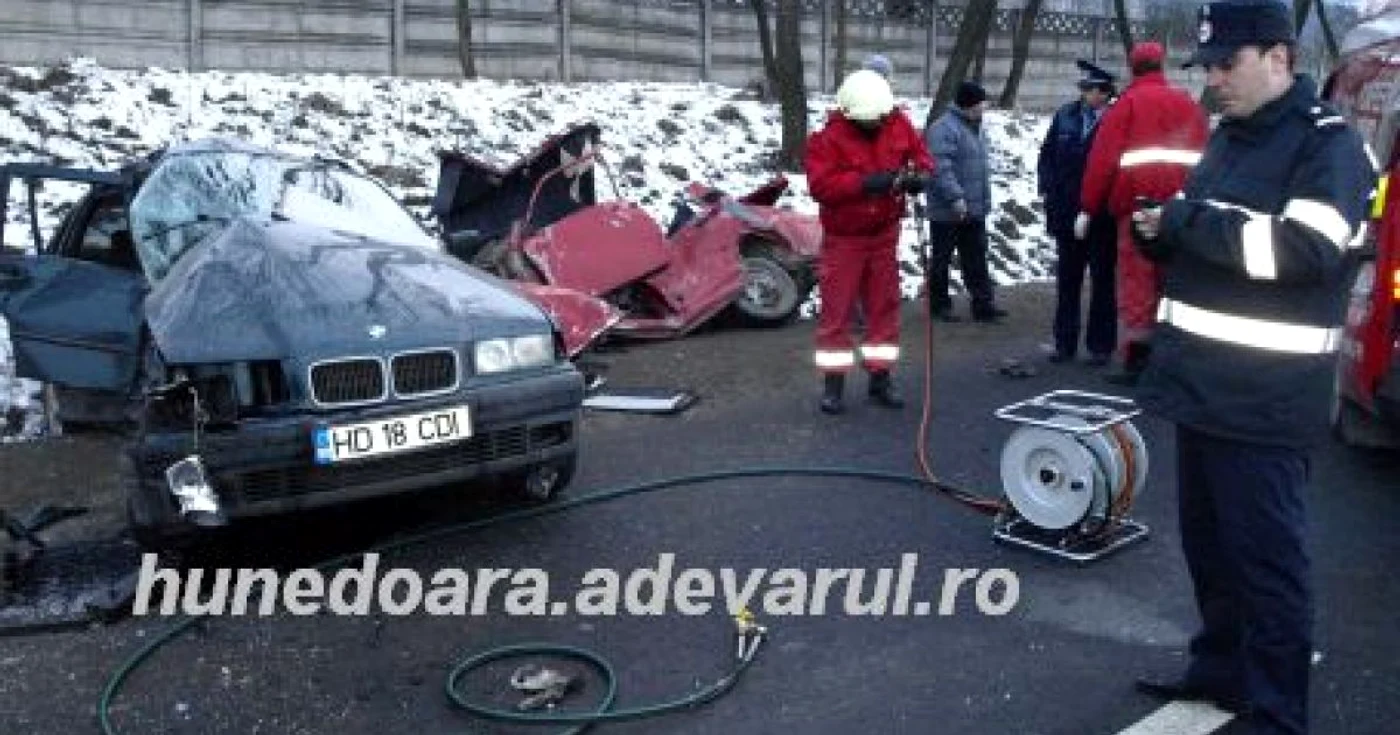 Trei persoane au fost rănite în accidentul produs la intrare în Deva. Foto: D. G. 