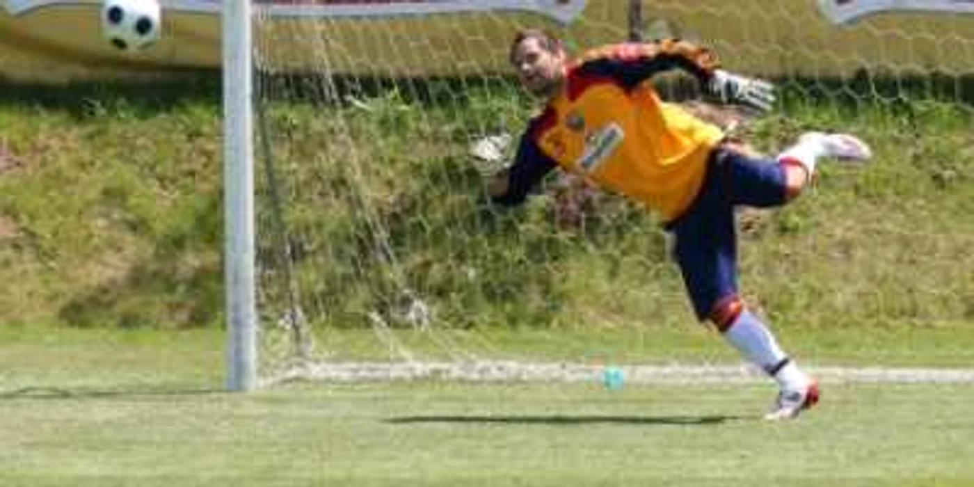 FOTBAL: Marius Popa a semnat cu Internaţional Curtea de Argeş