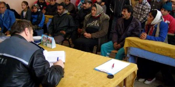 Astfel de acţiuni ale Poliţiei vor continua şi în alte şcoli. Foto: Arhivă