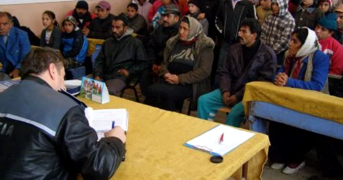 Astfel de acţiuni ale Poliţiei vor continua şi în alte şcoli. Foto: Arhivă