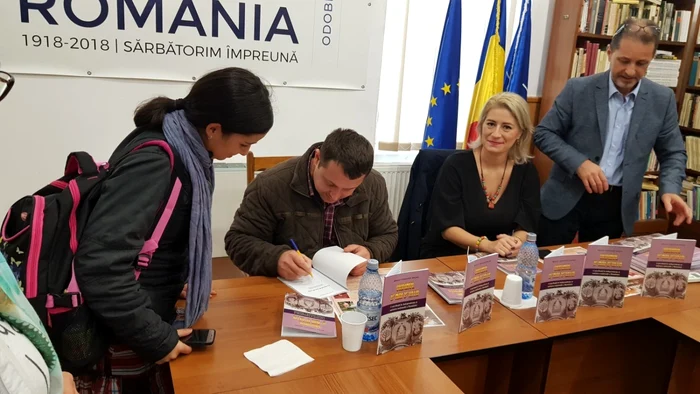 Cartea a fost lansată la Odobeşti FOTO: Alexandra Tătaru