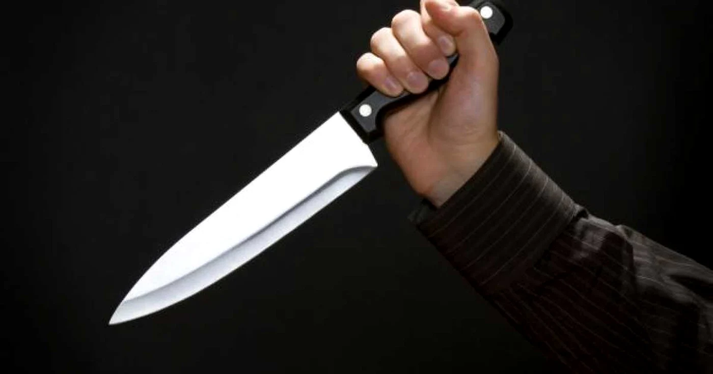 Bărbatul şi-a înjunghiat tatăl cu un cuţit de bucătărie