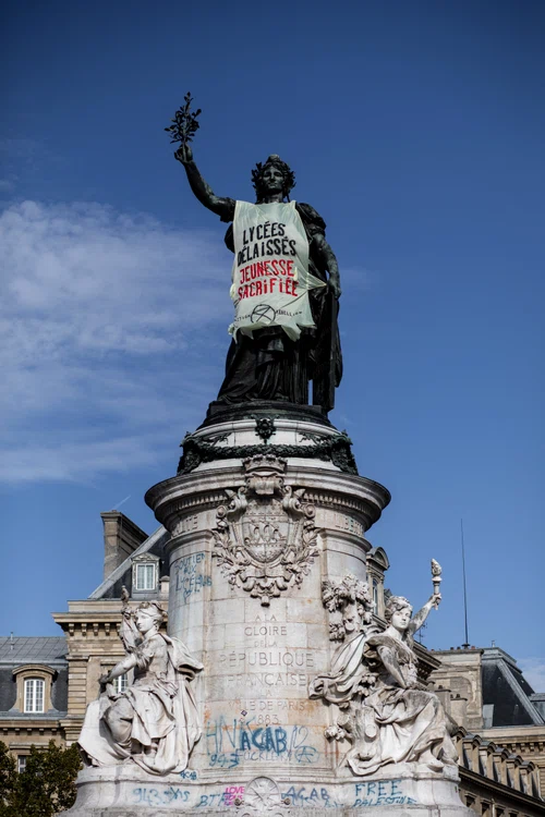 Liceenii francezi cer condiții mai bune la școală.