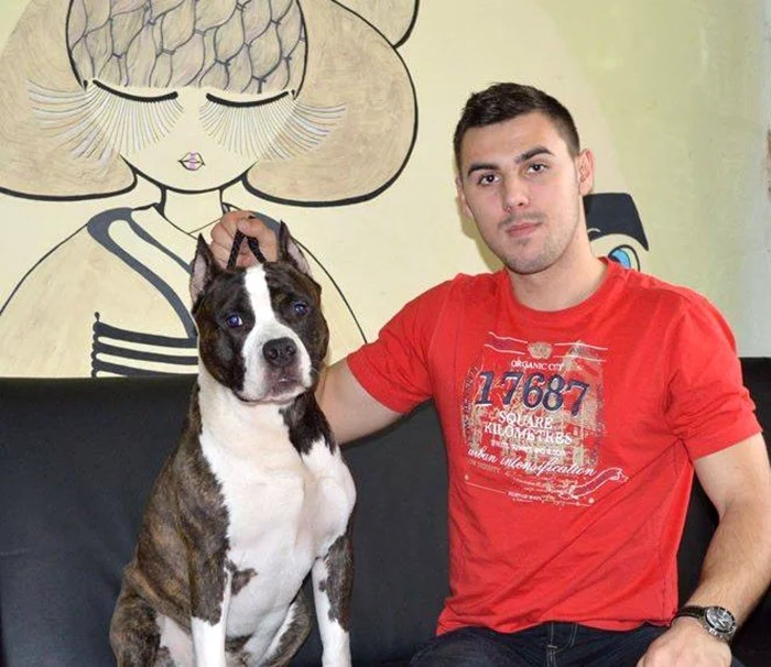 Dragoş Damian şi câinele său cu care participa la expoziţii canine