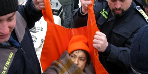 Nicoleta Ciubotaru este coborâtă la mal