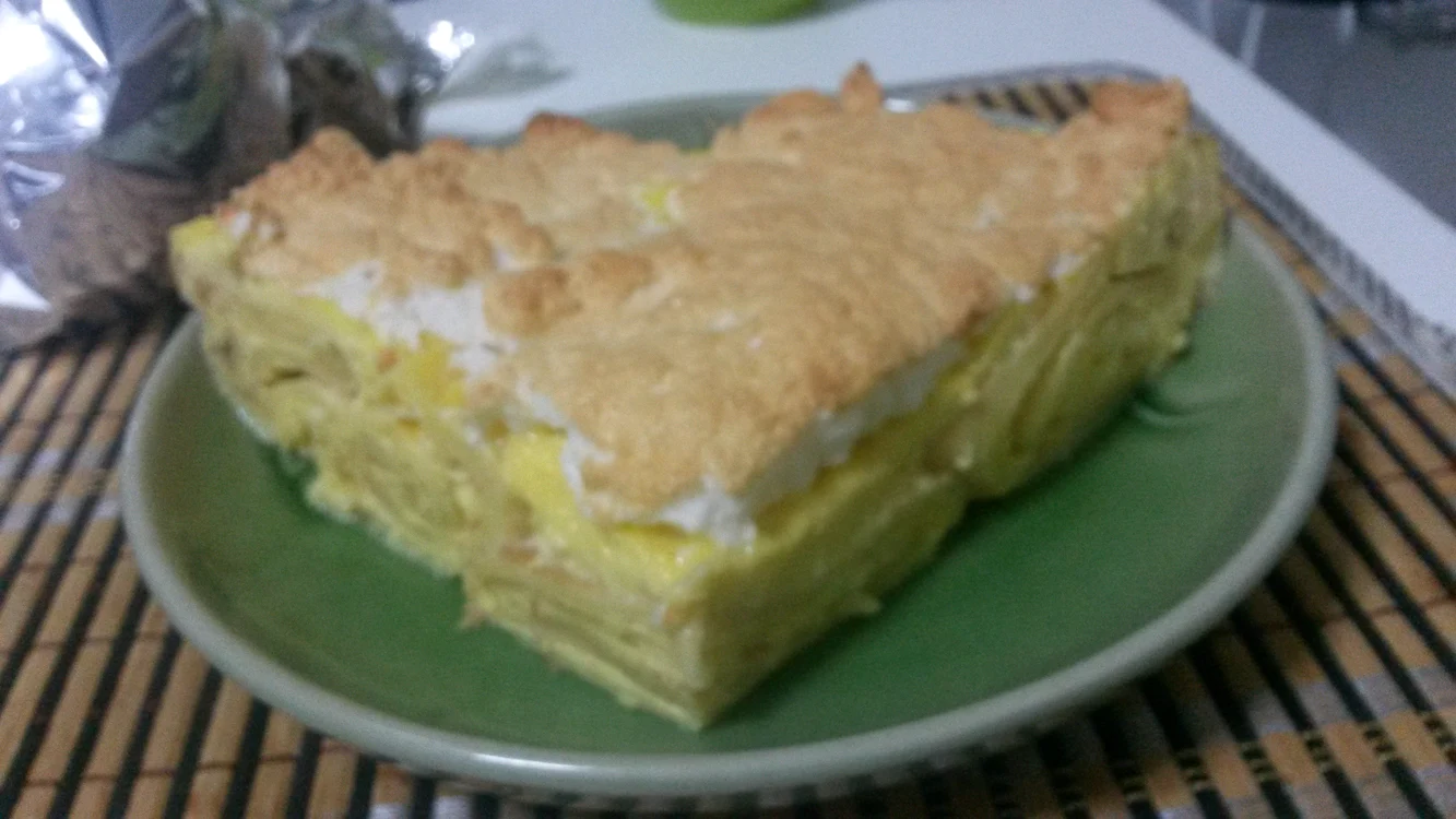 Tort de clătite în sos de vanilie