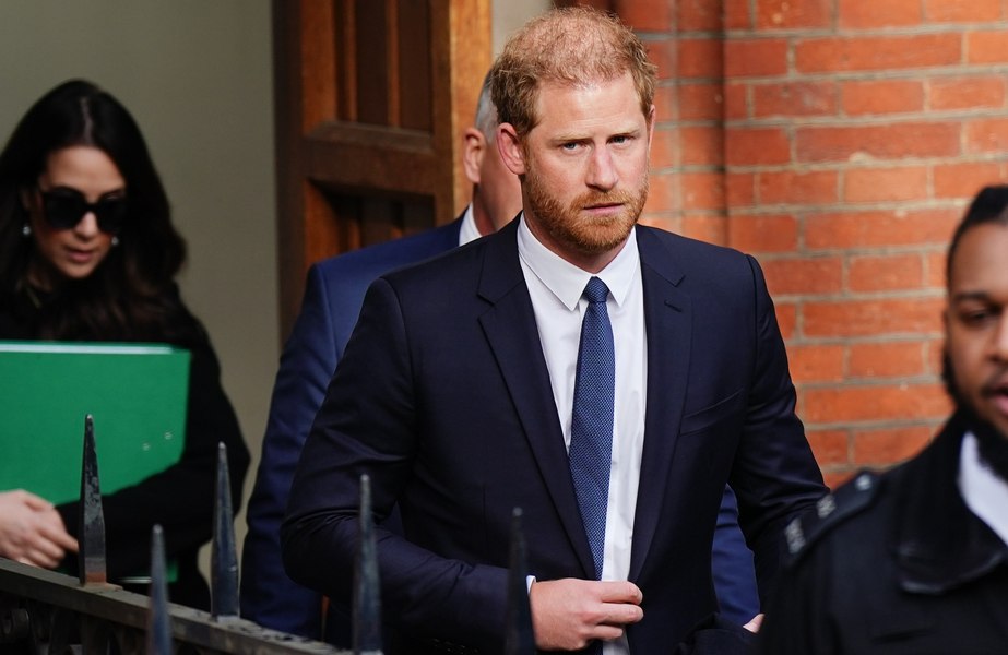 Prințul Harry, primul membru al familiei regale britanice din ultimii 130 de ani care va depune marturie în instanţă
