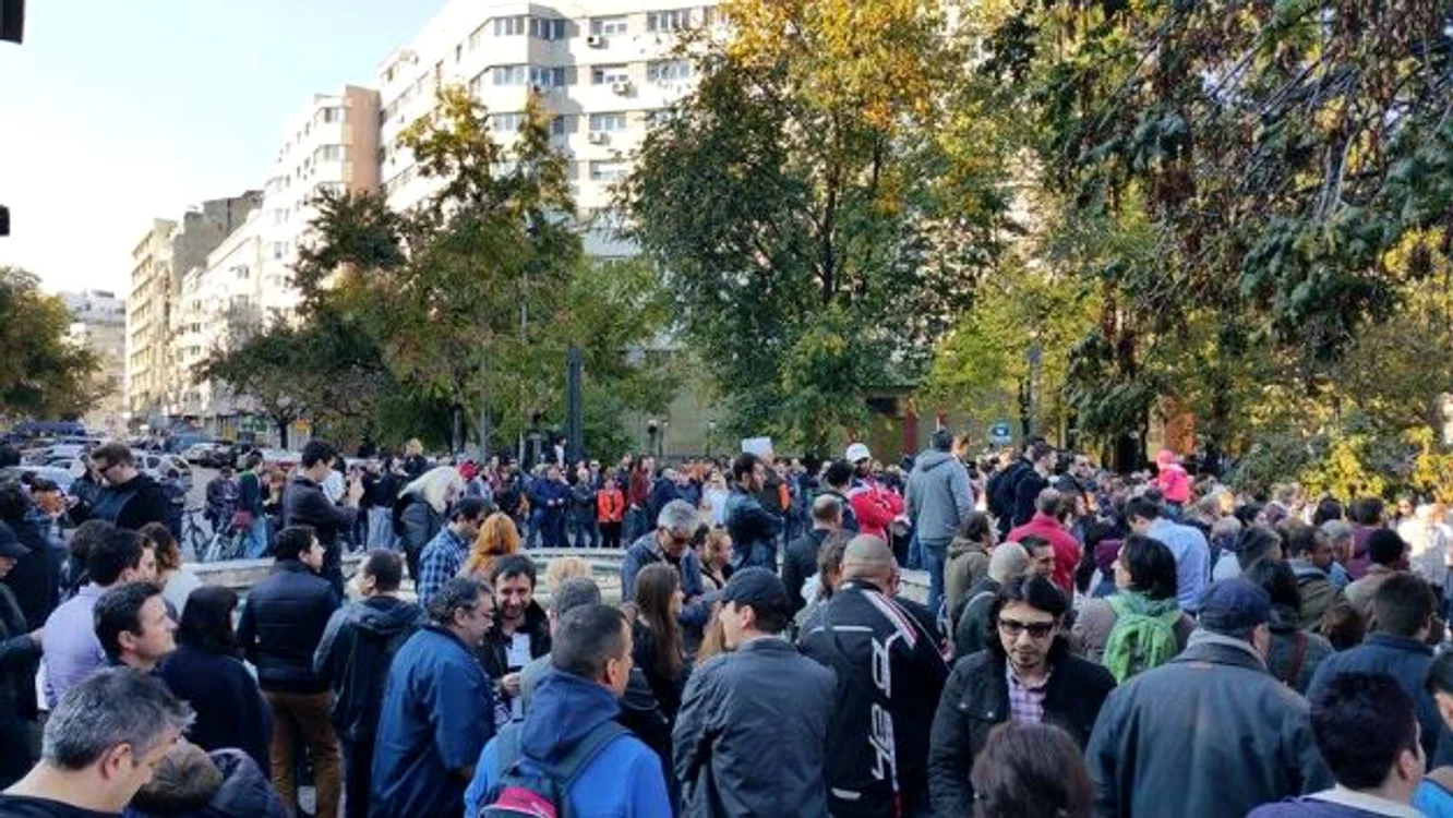 Protestatarii au plecat spre sediul MAI