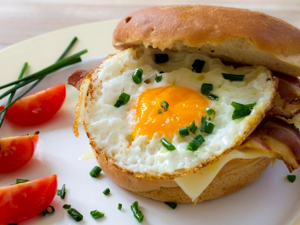 1 panini cu ou si prosciutto jpg jpeg