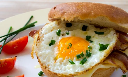 1 panini cu ou si prosciutto jpg jpeg